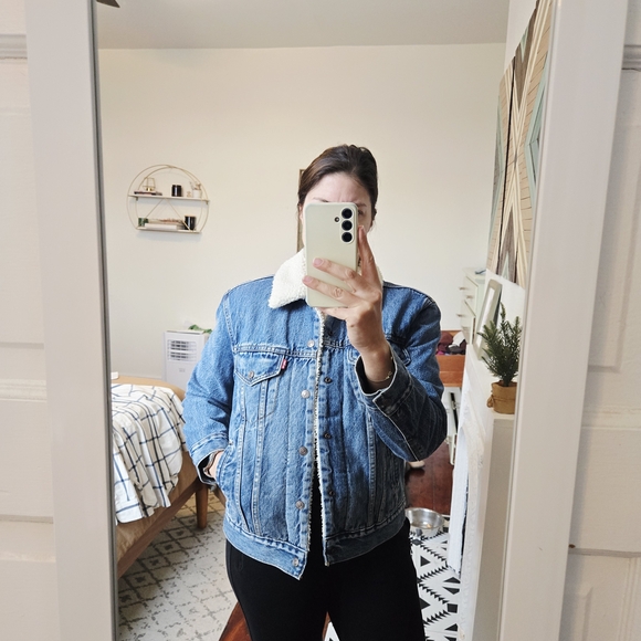 Levis Sherpa Trucker Jacket - Picture 5 of 10